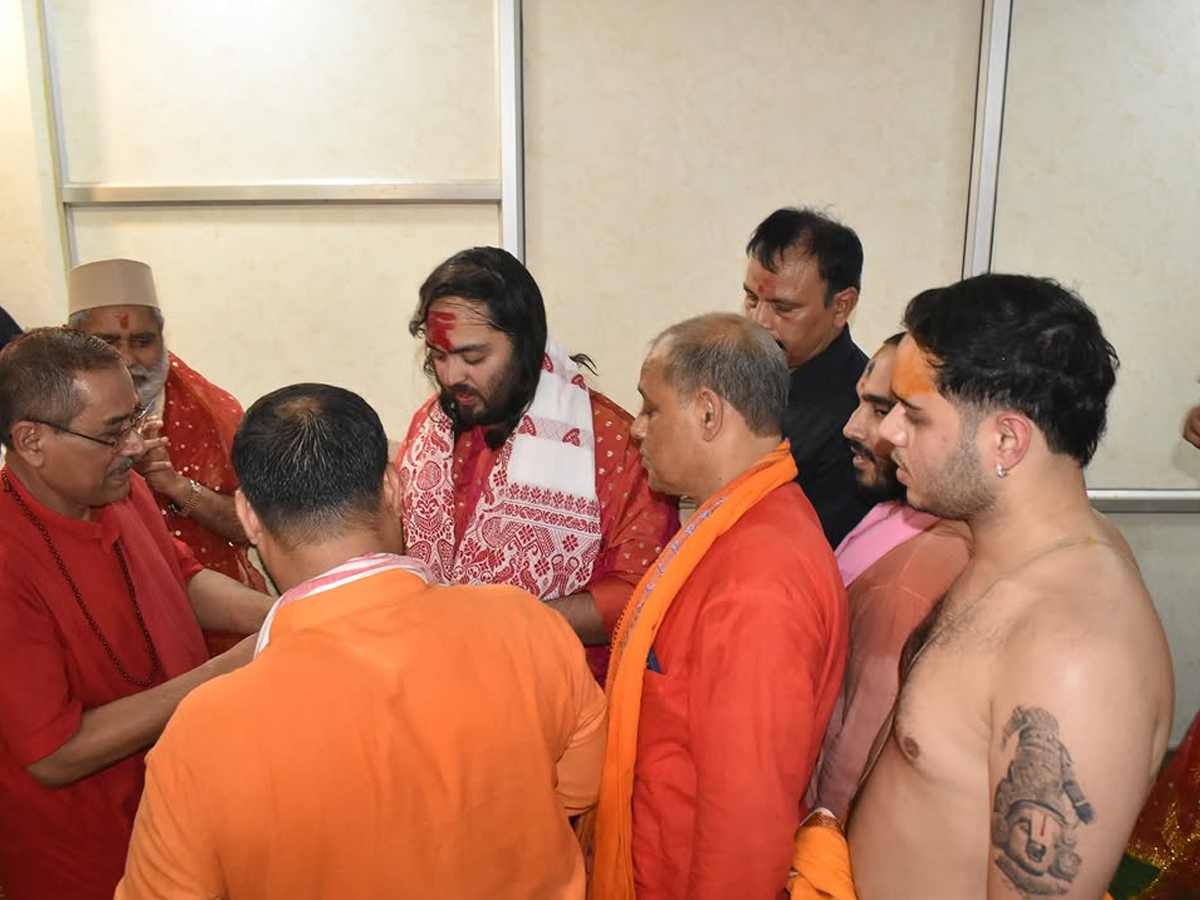 Anant Ambani visited Kamakhya Temple to offer His prayers: Photos4