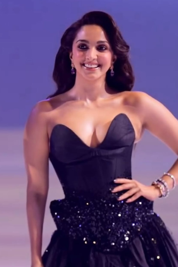 Kiara Advani and Karan Johar stole the show in all-black looks: Photos8