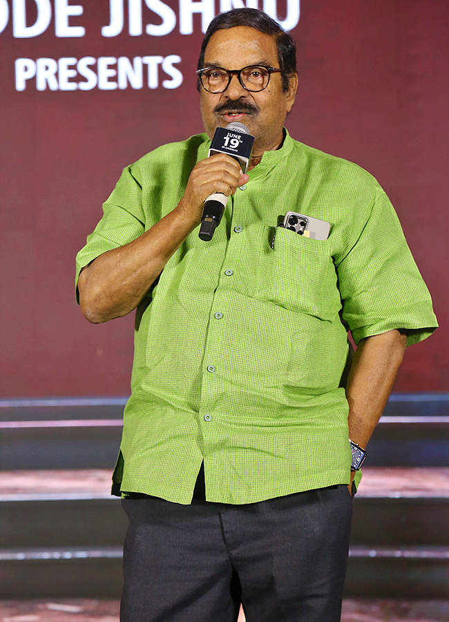 Vadde Naveen Transfer Trimurthulu Movie Pre Release Event Photos 16