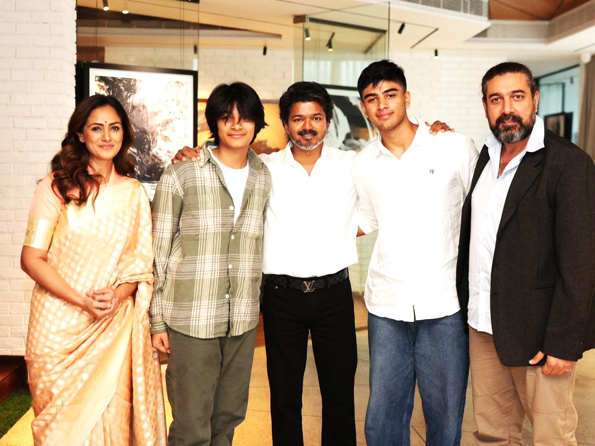 A Complete Photos Gallery Of Celebrities Who Met Vijay After He Became CM Of Tamil Nadu9