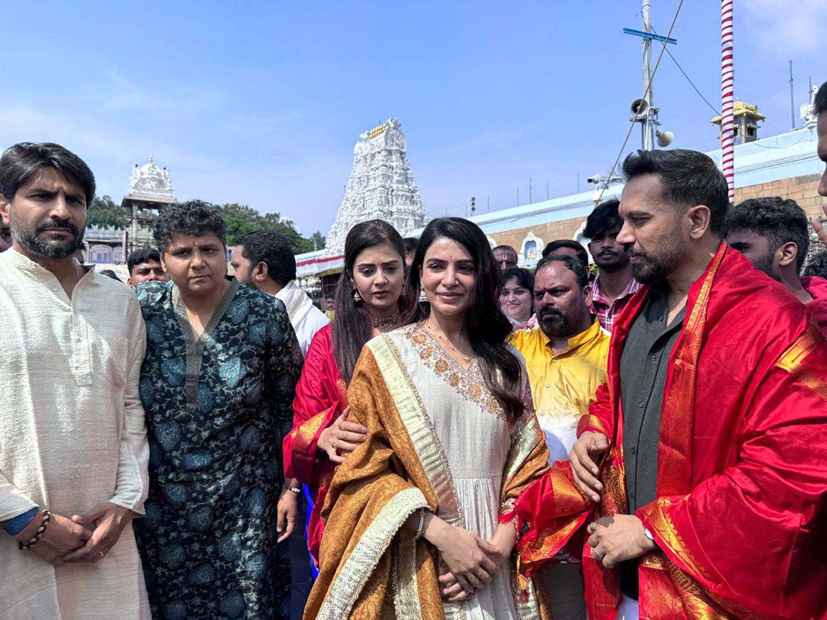 Actress Samantha Husband Raj Nidimoru, Sreemukhi in Tirumala1