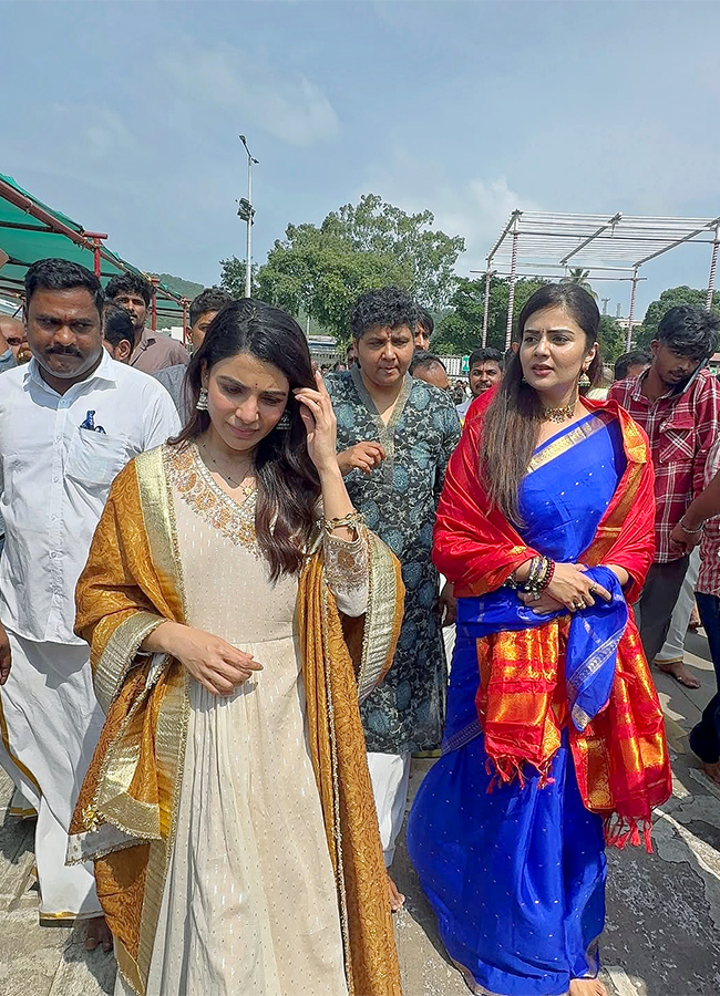 Actress Samantha Husband Raj Nidimoru, Sreemukhi in Tirumala12