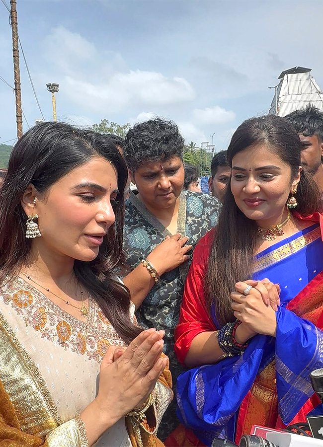Actress Samantha Husband Raj Nidimoru, Sreemukhi in Tirumala13