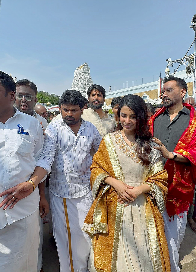 Actress Samantha Husband Raj Nidimoru, Sreemukhi in Tirumala16