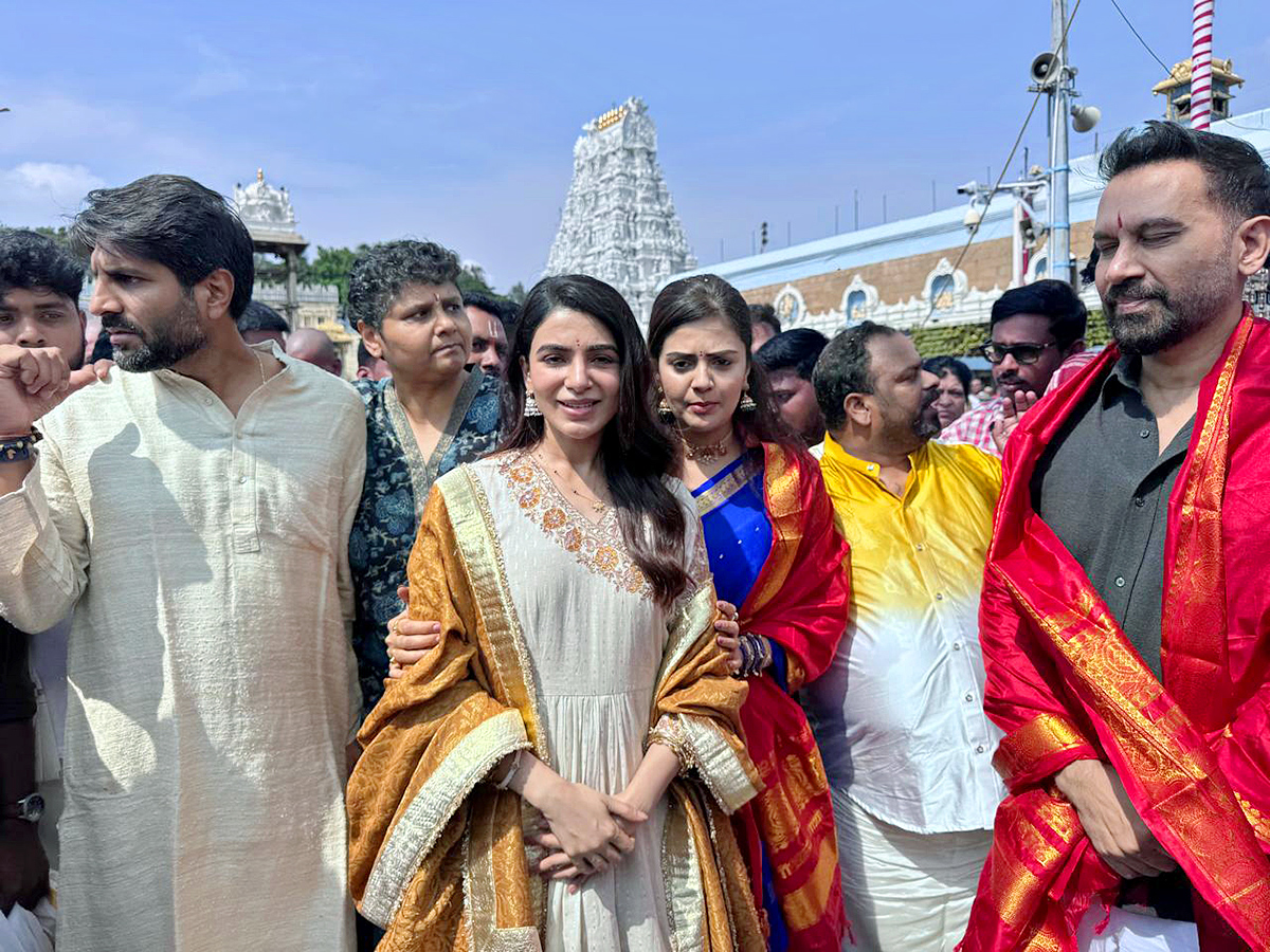 Actress Samantha Husband Raj Nidimoru, Sreemukhi in Tirumala3