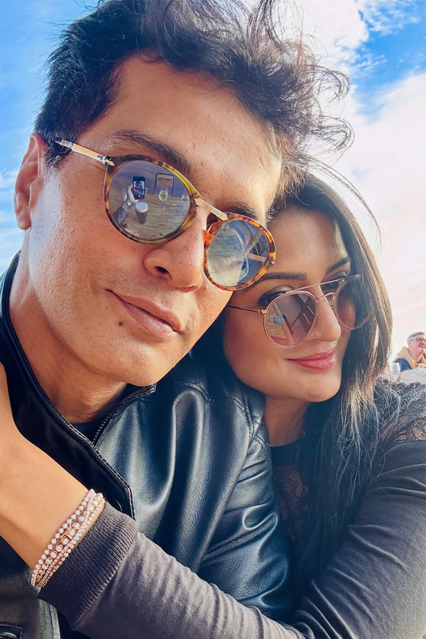 Actress Vimala Raman And Vinay Rai vacation Enjoying Vacation Photos2