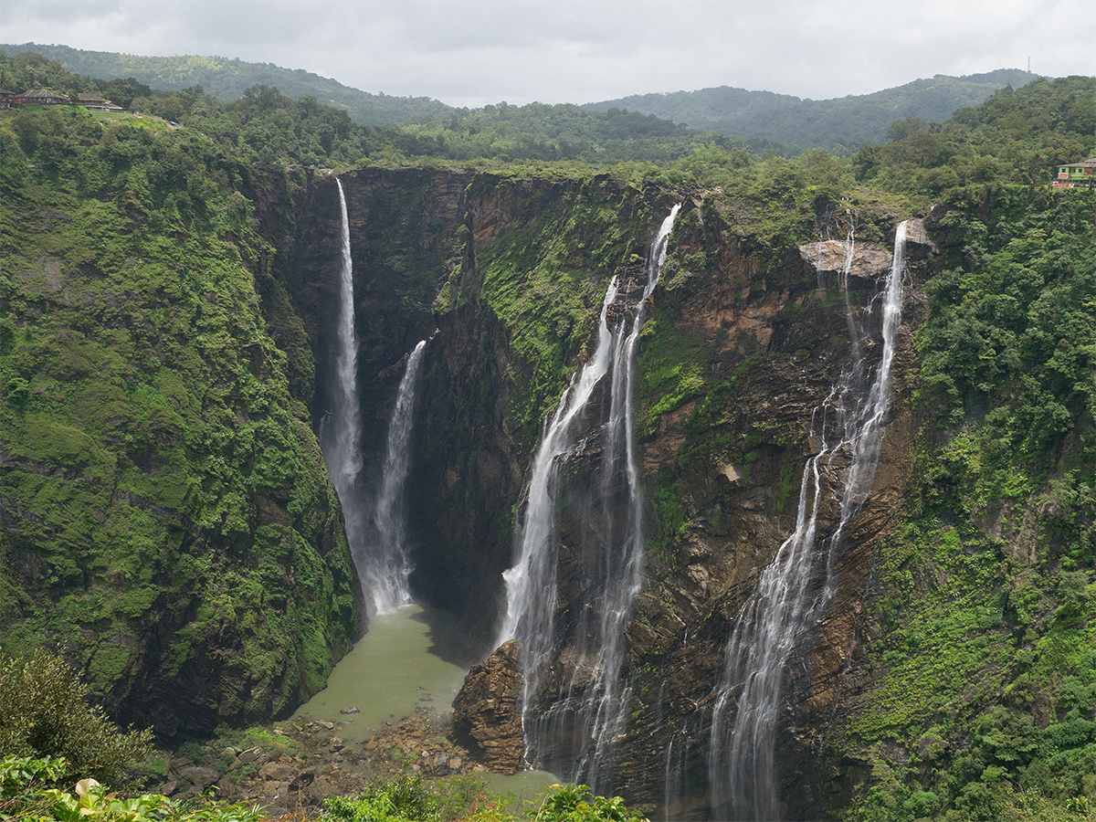 Karnataka Tourism : Waterfall in Karnataka HD Photos2