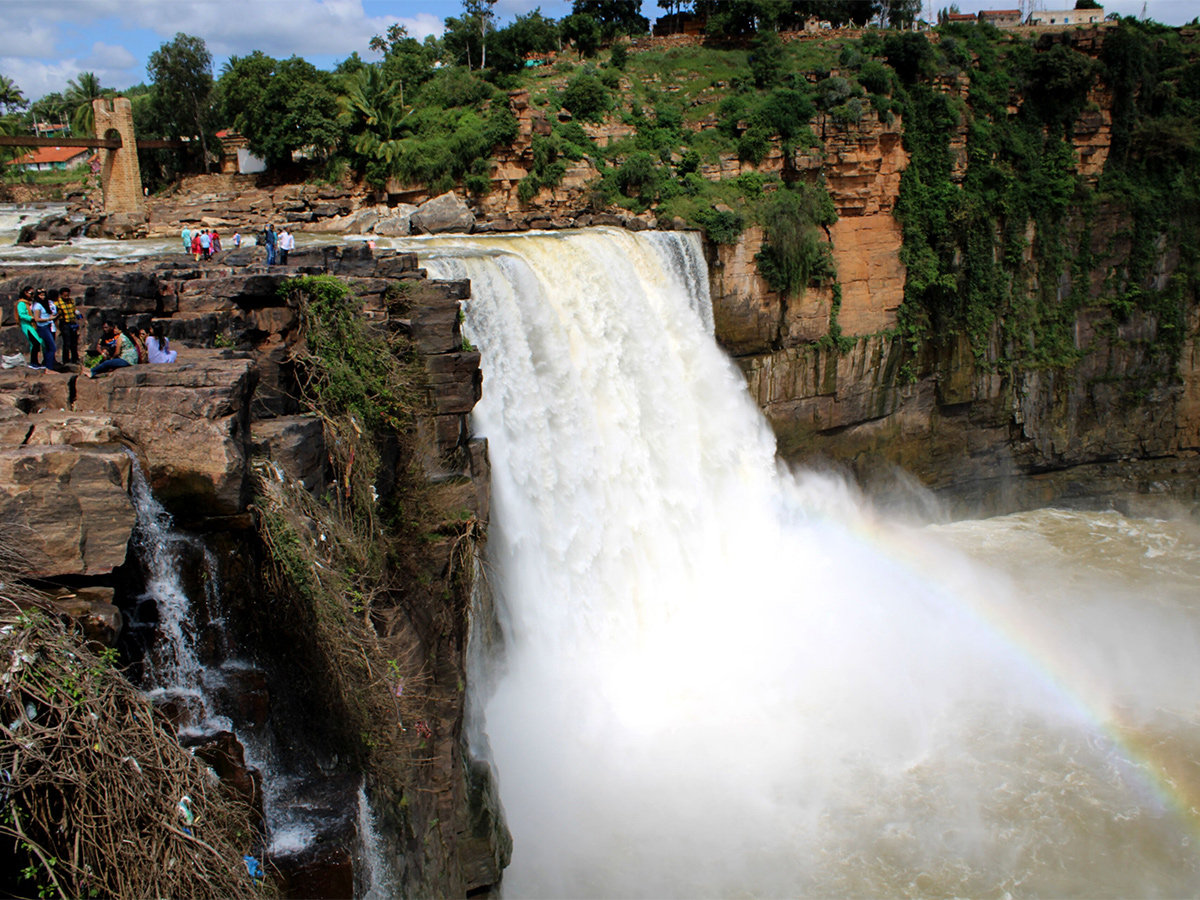 Karnataka Tourism : Waterfall in Karnataka HD Photos5