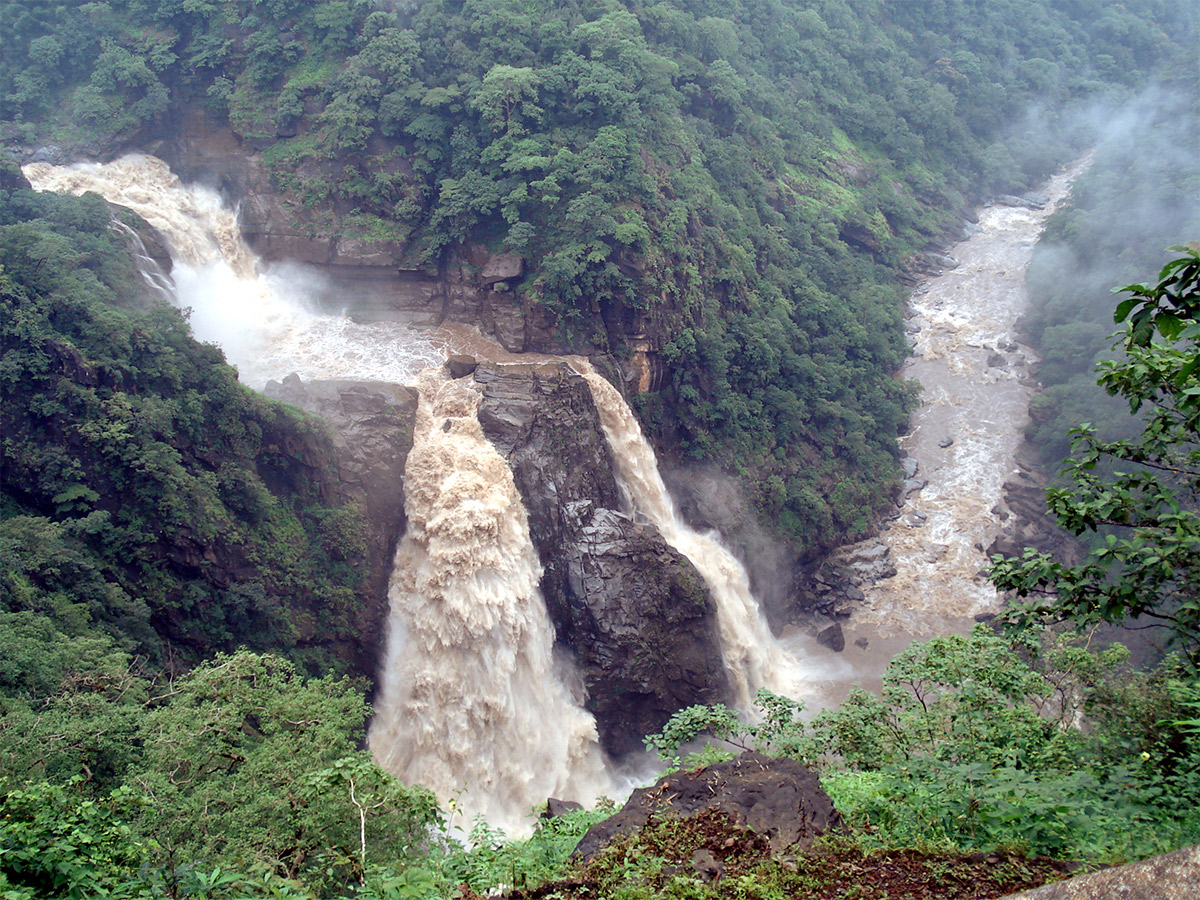 Karnataka Tourism : Waterfall in Karnataka HD Photos6