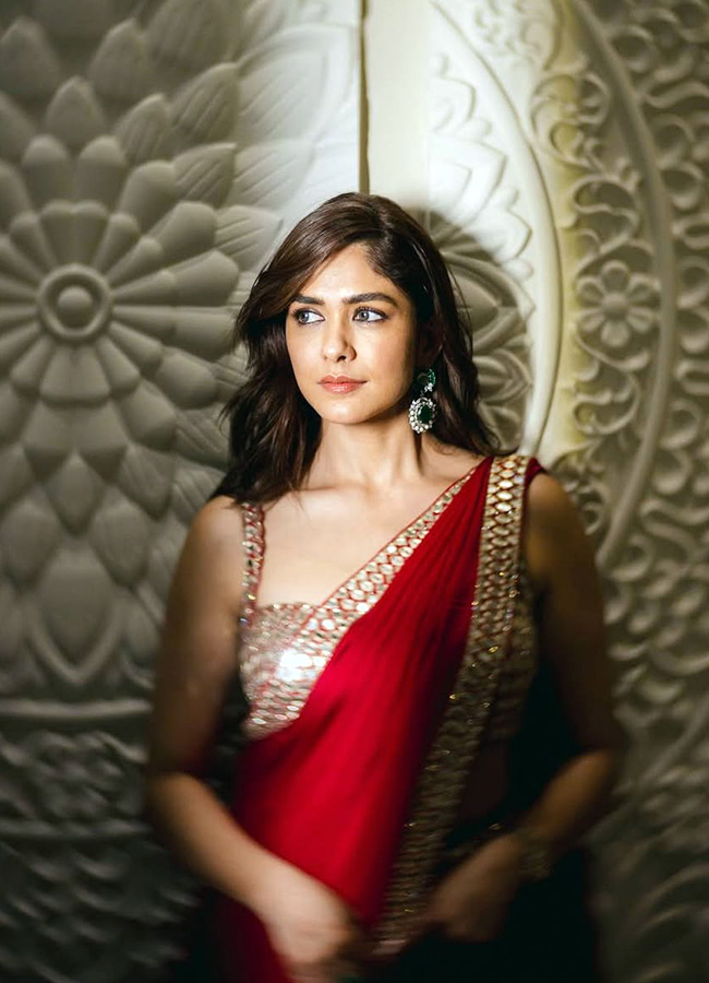 Anarkali ,Saree or Kurta  After Mrunal, No One Does It Better Photos..10