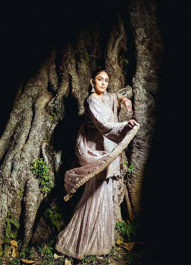 Anarkali ,Saree or Kurta  After Mrunal, No One Does It Better Photos..3