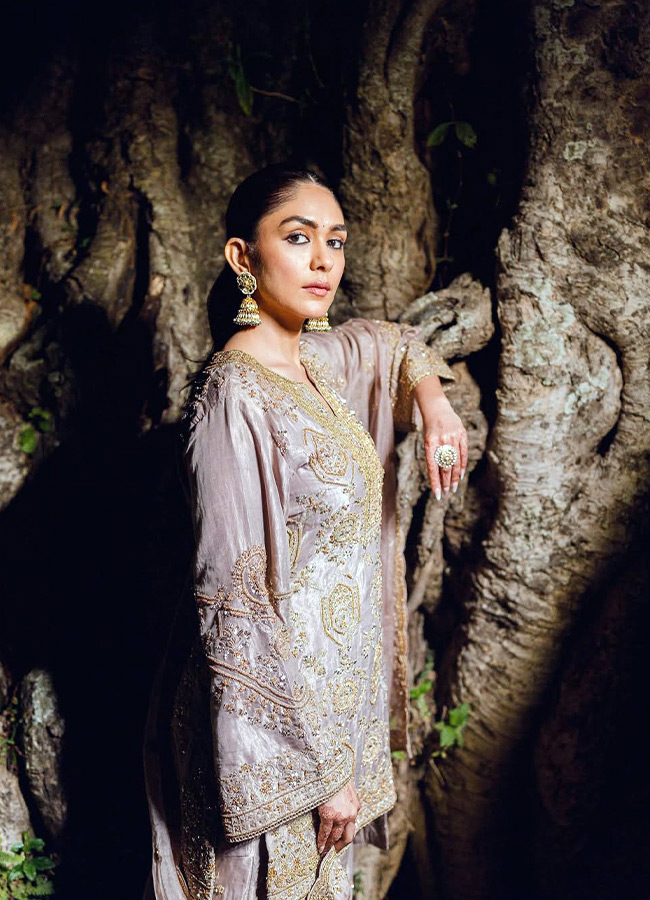 Anarkali ,Saree or Kurta  After Mrunal, No One Does It Better Photos..4