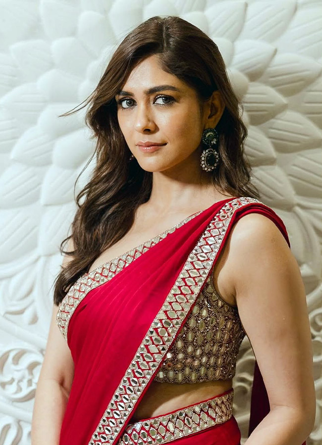 Anarkali ,Saree or Kurta  After Mrunal, No One Does It Better Photos..8