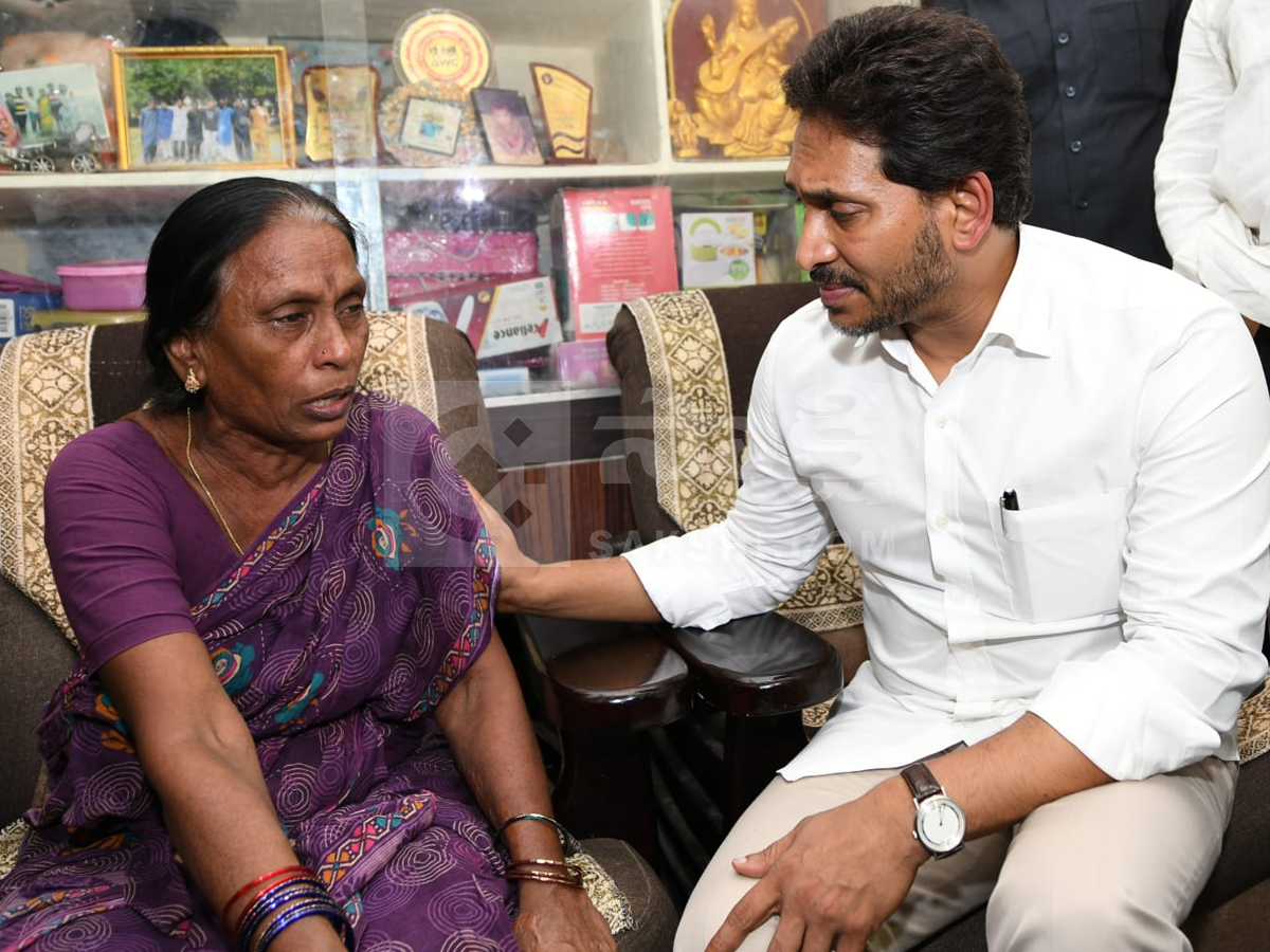 YS Jagan Consoles Sai Krishna Mother Vijayalakshmi At Her Home Photos2