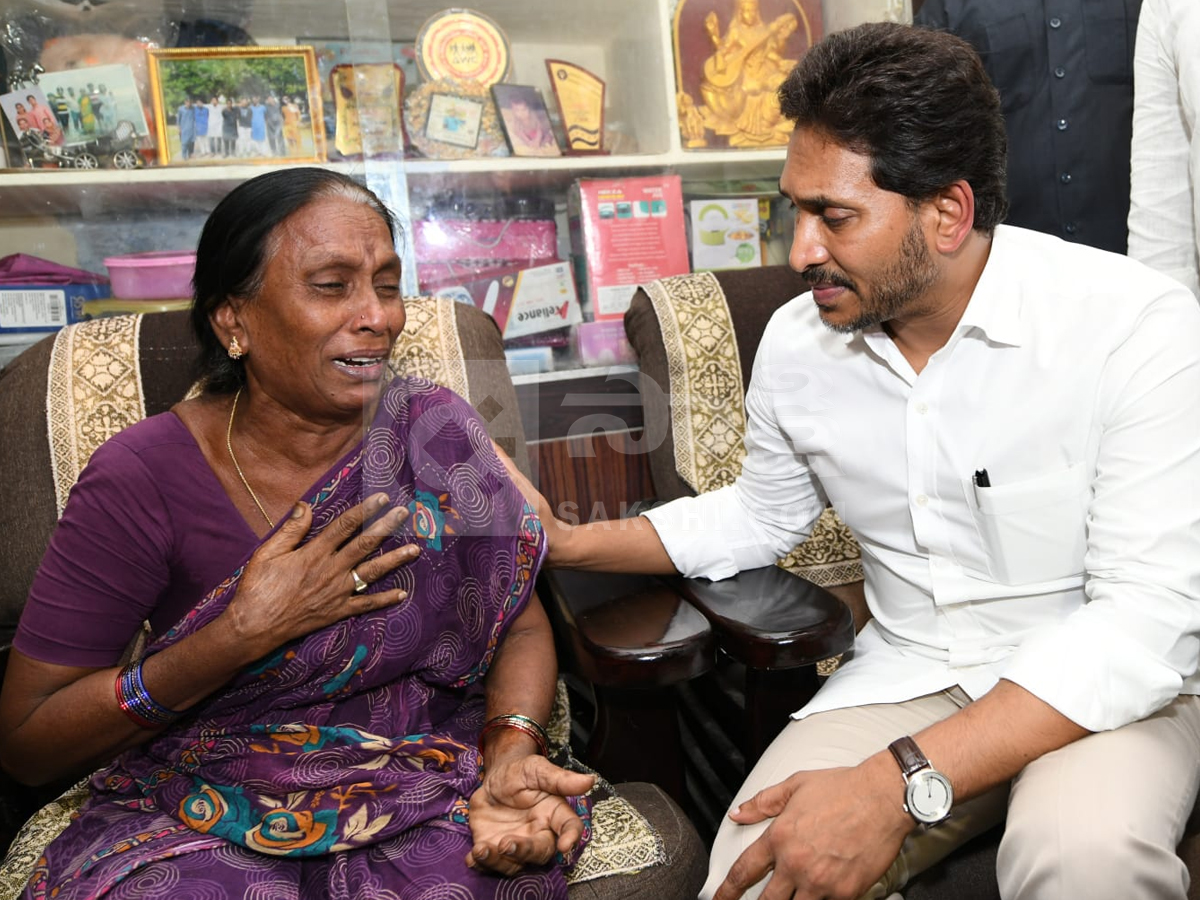 YS Jagan Consoles Sai Krishna Mother Vijayalakshmi At Her Home Photos5