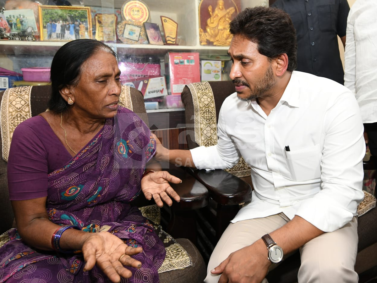 YS Jagan Consoles Sai Krishna Mother Vijayalakshmi At Her Home Photos8
