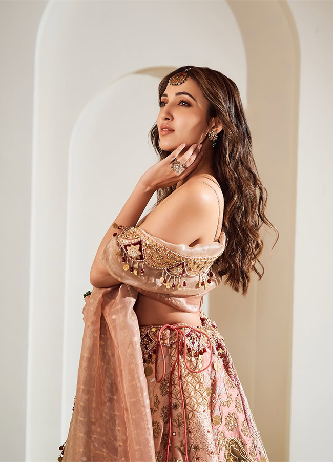 Actress Neha Shetty Latest Photos Viral14