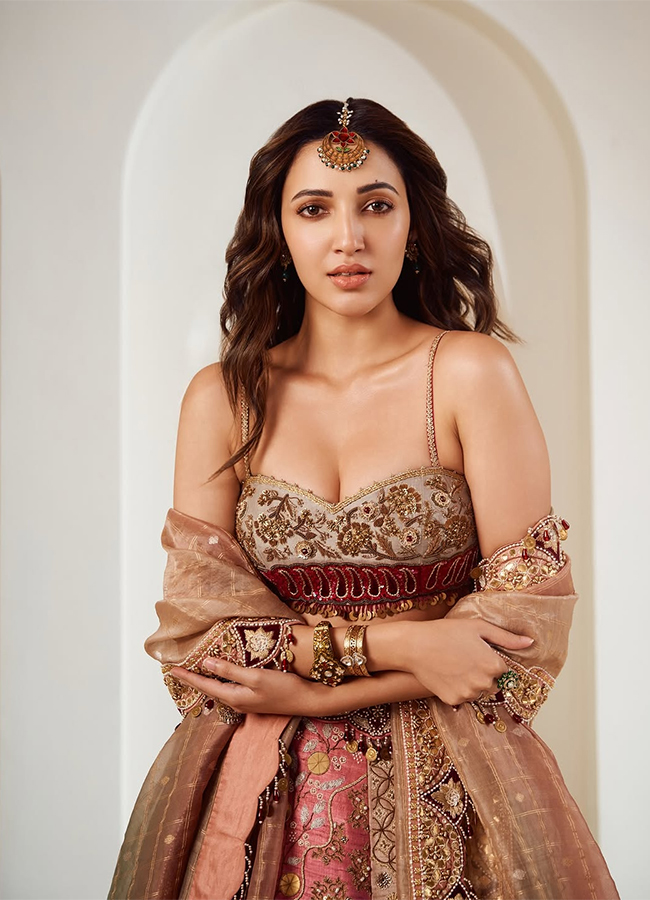 Actress Neha Shetty Latest Photos Viral15