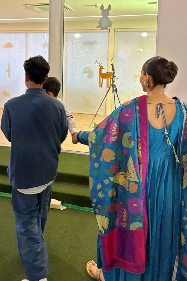 Actress SonamKapoor Family moments Photos2