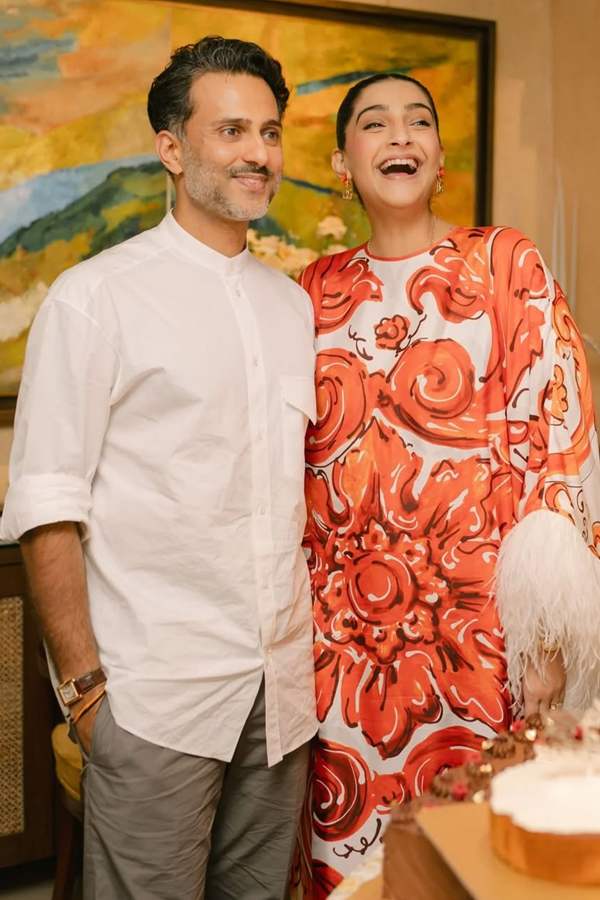 Actress SonamKapoor Family moments Photos6