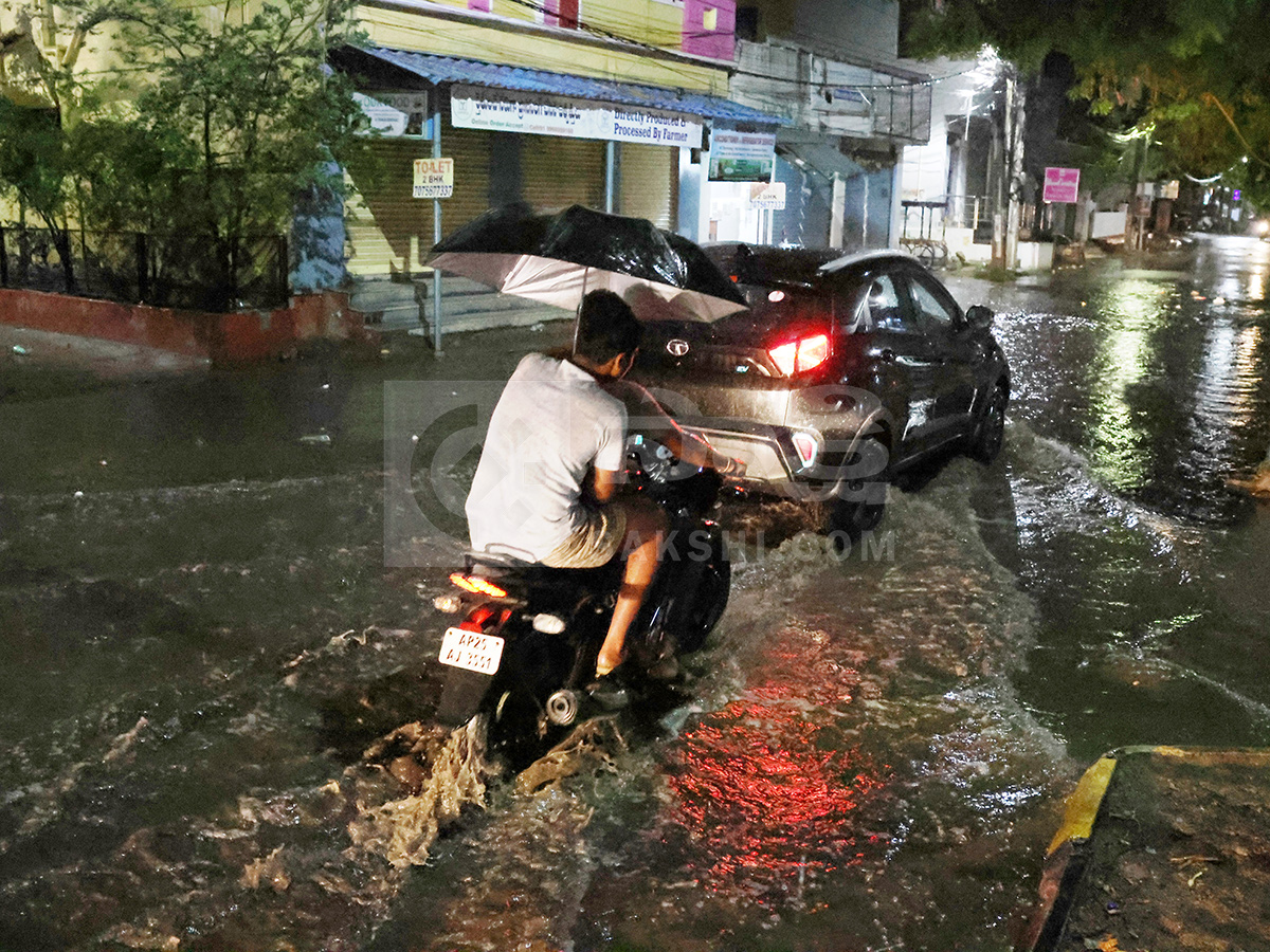 Heavy Rain in Hyderabad Yesterday Night7