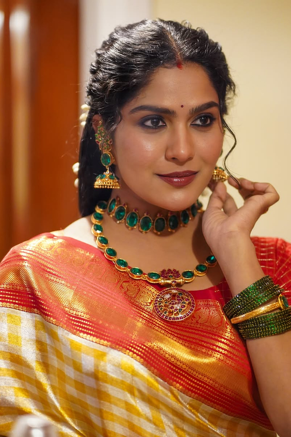 Intresting Facts About Actress swasika Details Photos11