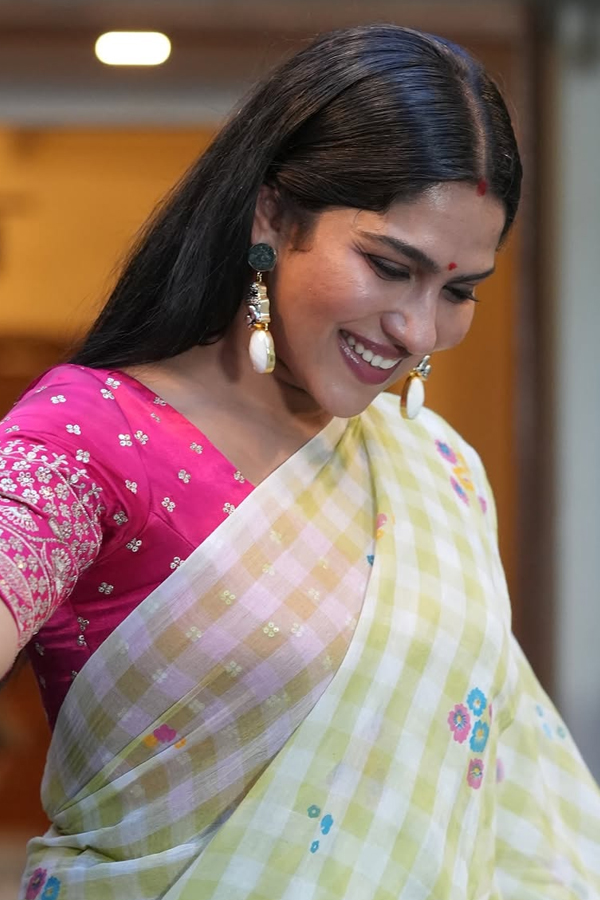 Intresting Facts About Actress swasika Details Photos14