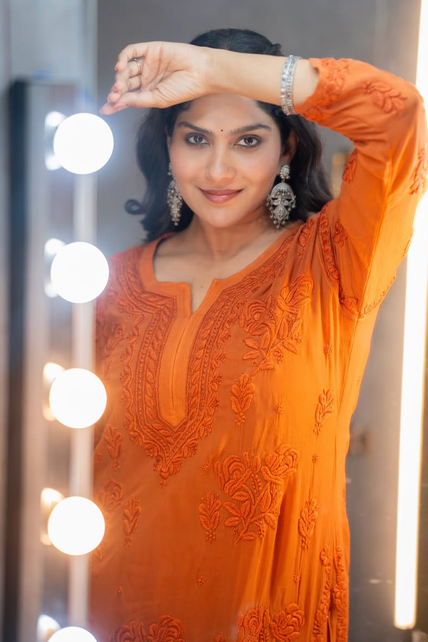 Intresting Facts About Actress swasika Details Photos3