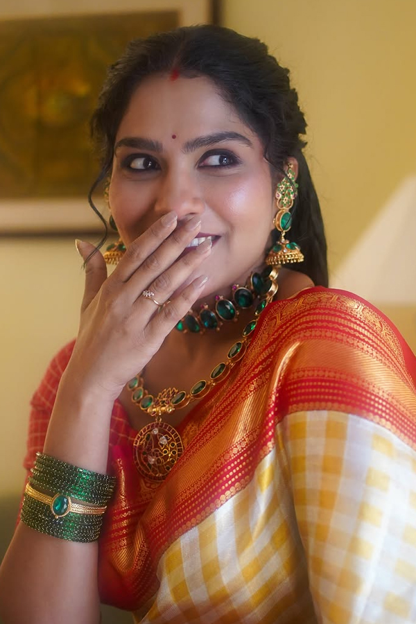 Intresting Facts About Actress swasika Details Photos9