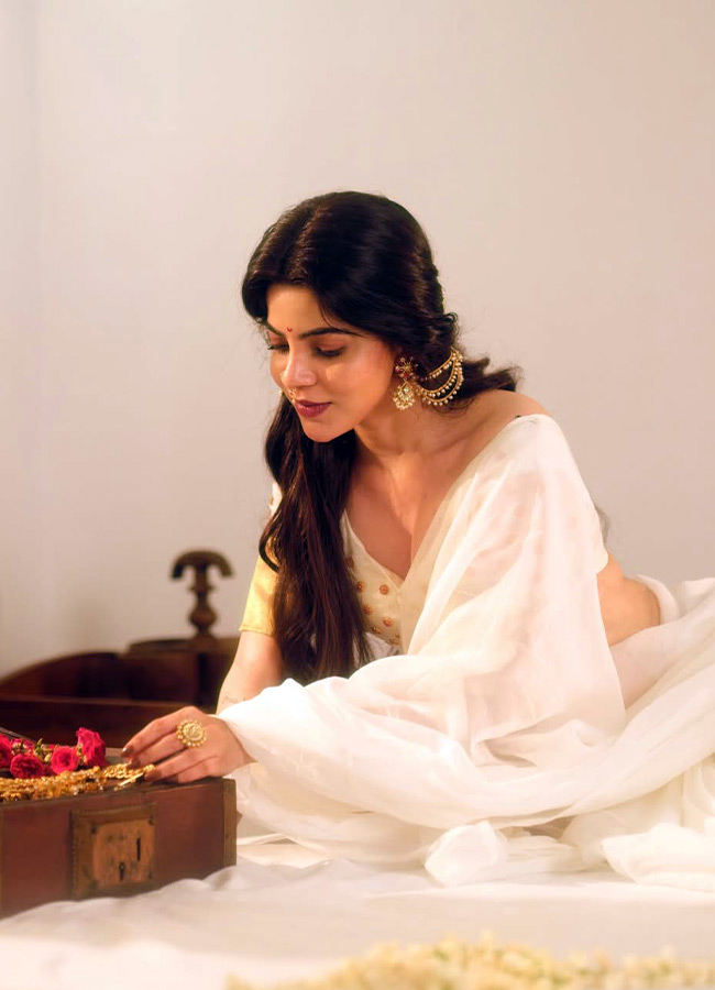 Divya Bharathi Shines In White Saree Photos13