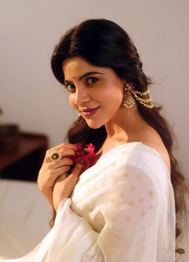 Divya Bharathi Shines In White Saree Photos2