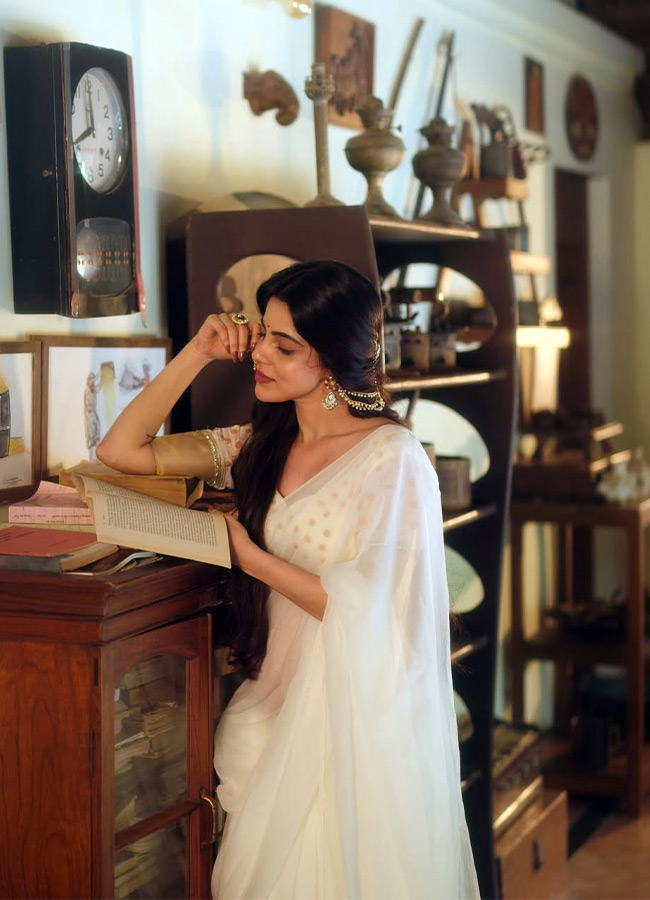 Divya Bharathi Shines In White Saree Photos5