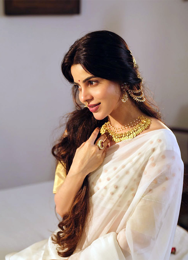 Divya Bharathi Shines In White Saree Photos7