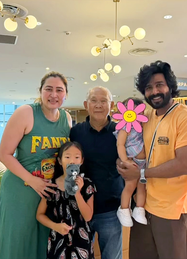 Hero Vishnu Vishal foreign trip with family photos9