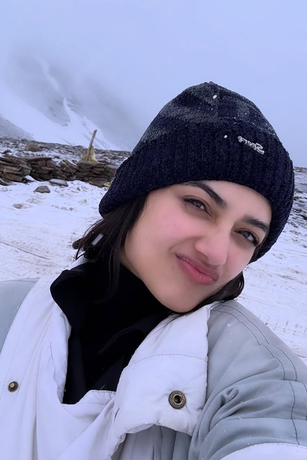 Actress Bhagyashri borse Enjoying Vacation Photos7