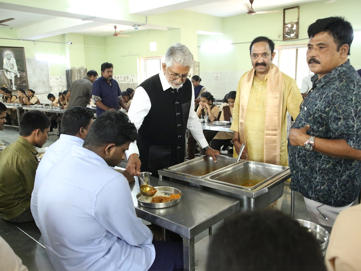 Murali Mohan Celebrated His 61st Wedding Anniversary13