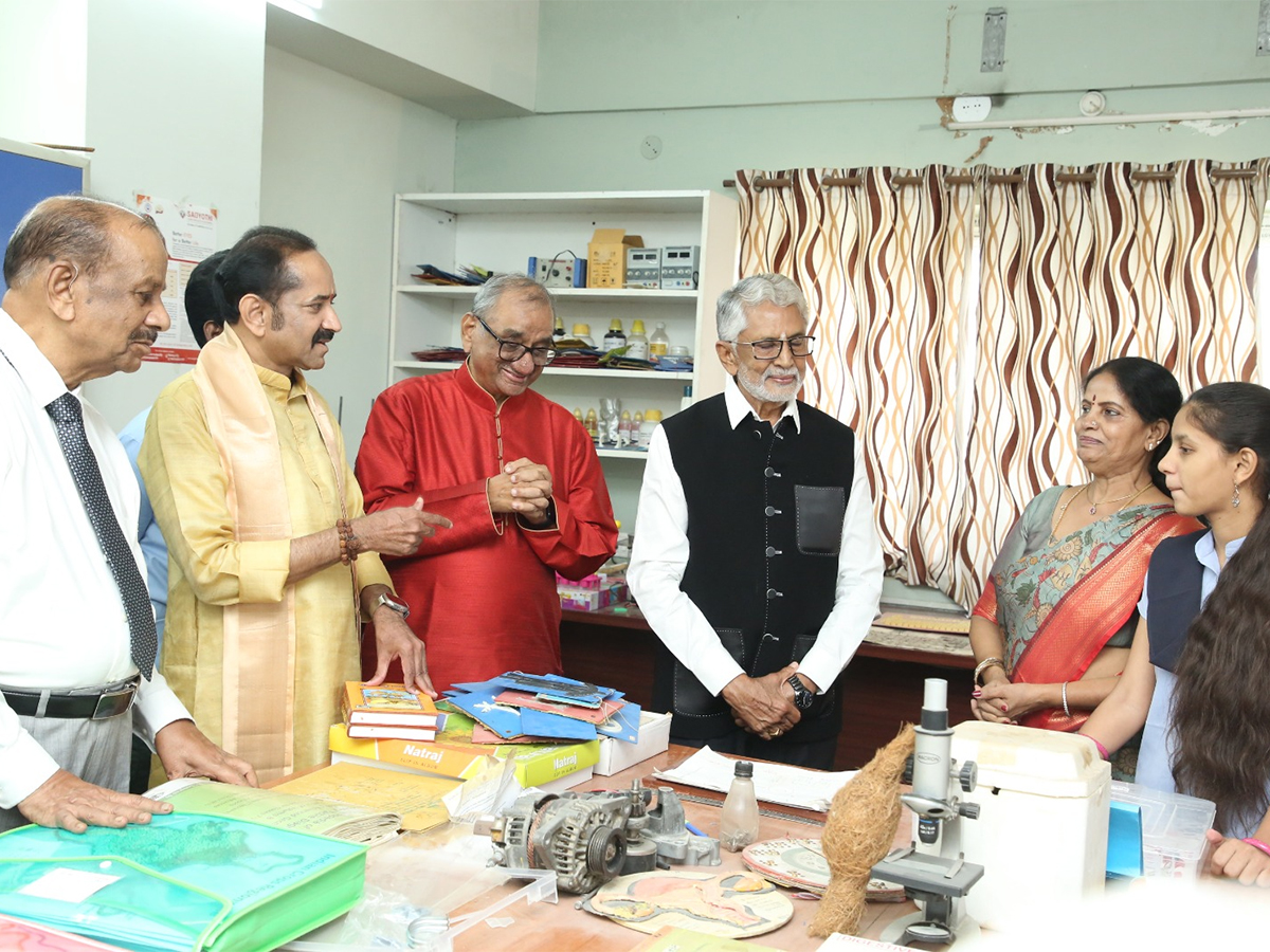 Murali Mohan Celebrated His 61st Wedding Anniversary3