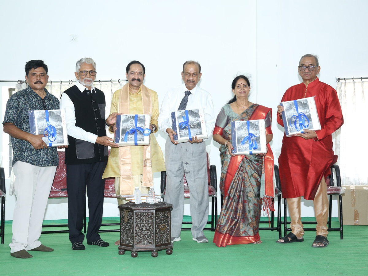 Murali Mohan Celebrated His 61st Wedding Anniversary4