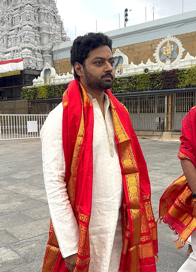 Nandamuri Mokshagna Teja Visited Tirumala Today6