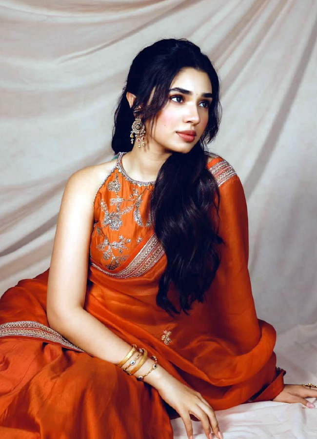 Krithi Shetty Shines with Her Dusky Glow Photos10