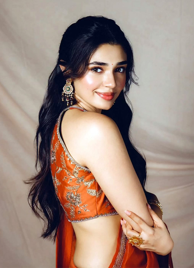 Krithi Shetty Shines with Her Dusky Glow Photos2