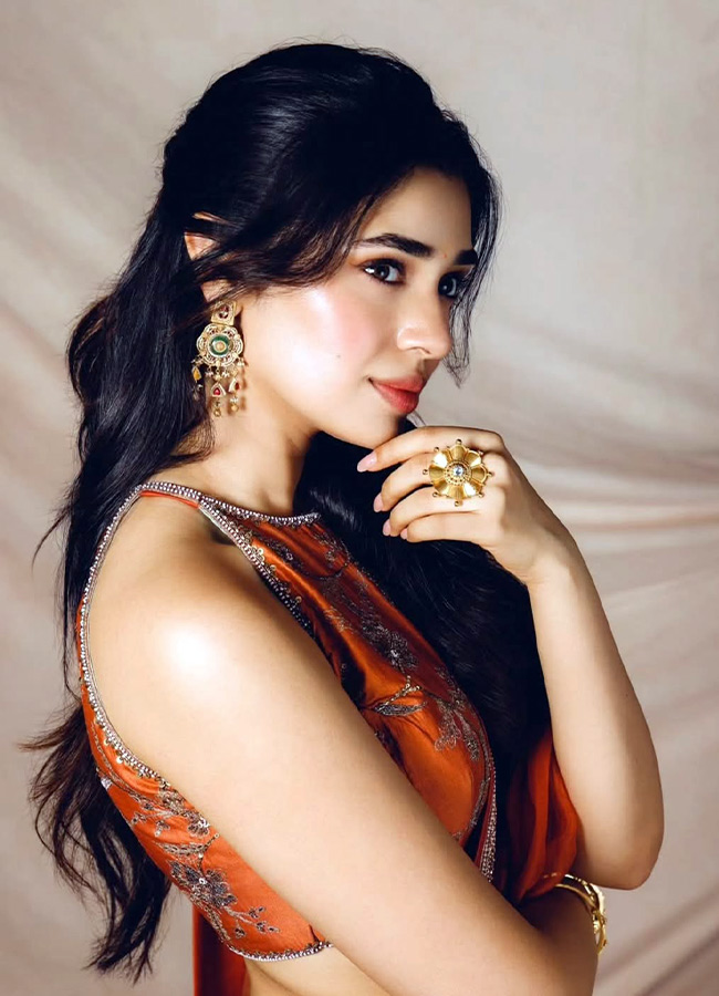 Krithi Shetty Shines with Her Dusky Glow Photos3