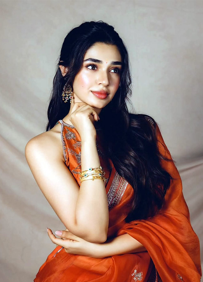 Krithi Shetty Shines with Her Dusky Glow Photos4