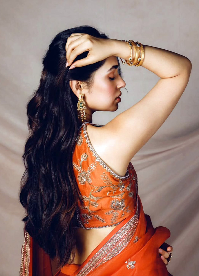 Krithi Shetty Shines with Her Dusky Glow Photos7