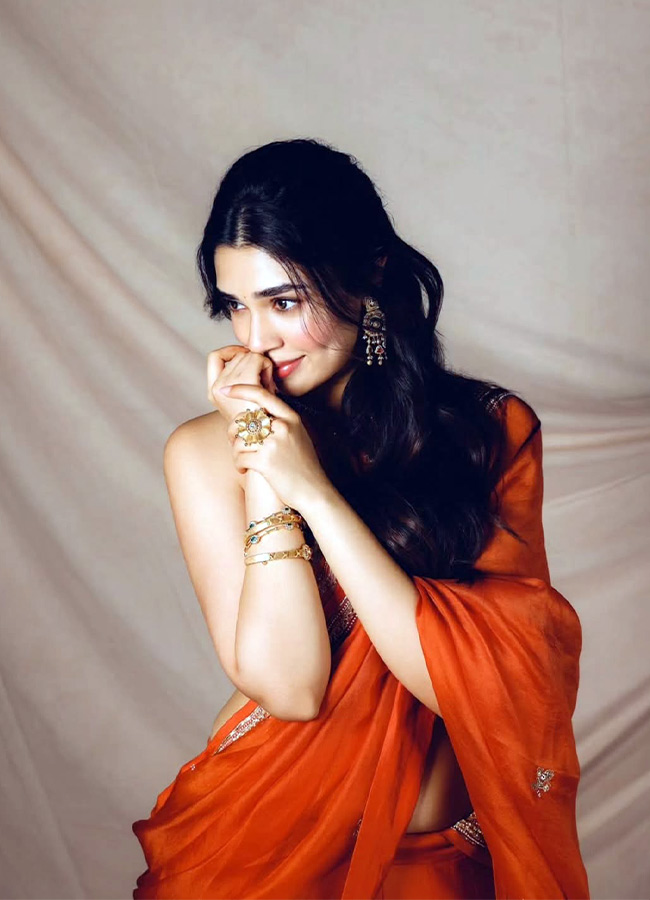 Krithi Shetty Shines with Her Dusky Glow Photos8