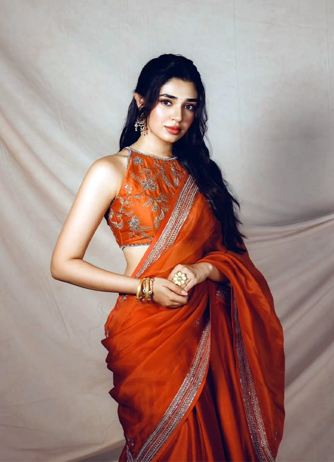 Krithi Shetty Shines with Her Dusky Glow Photos9