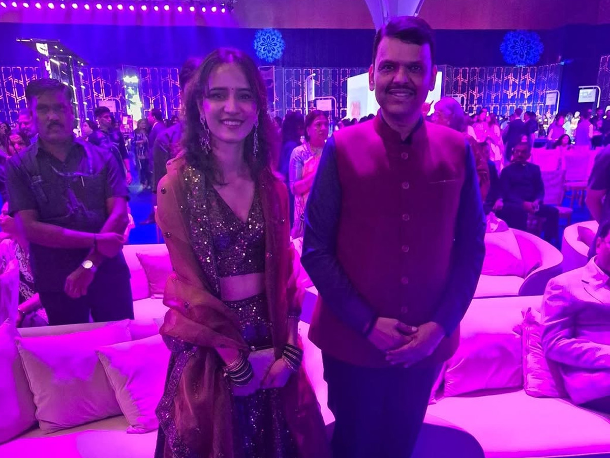 Political Leaders And officials Attend Supriya Sule Daughter Wedding in Mumbai Photos17