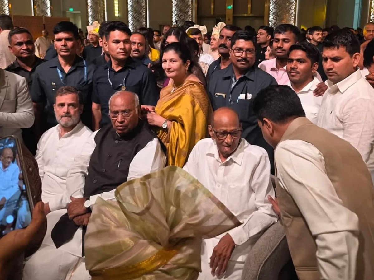 Political Leaders And officials Attend Supriya Sule Daughter Wedding in Mumbai Photos20