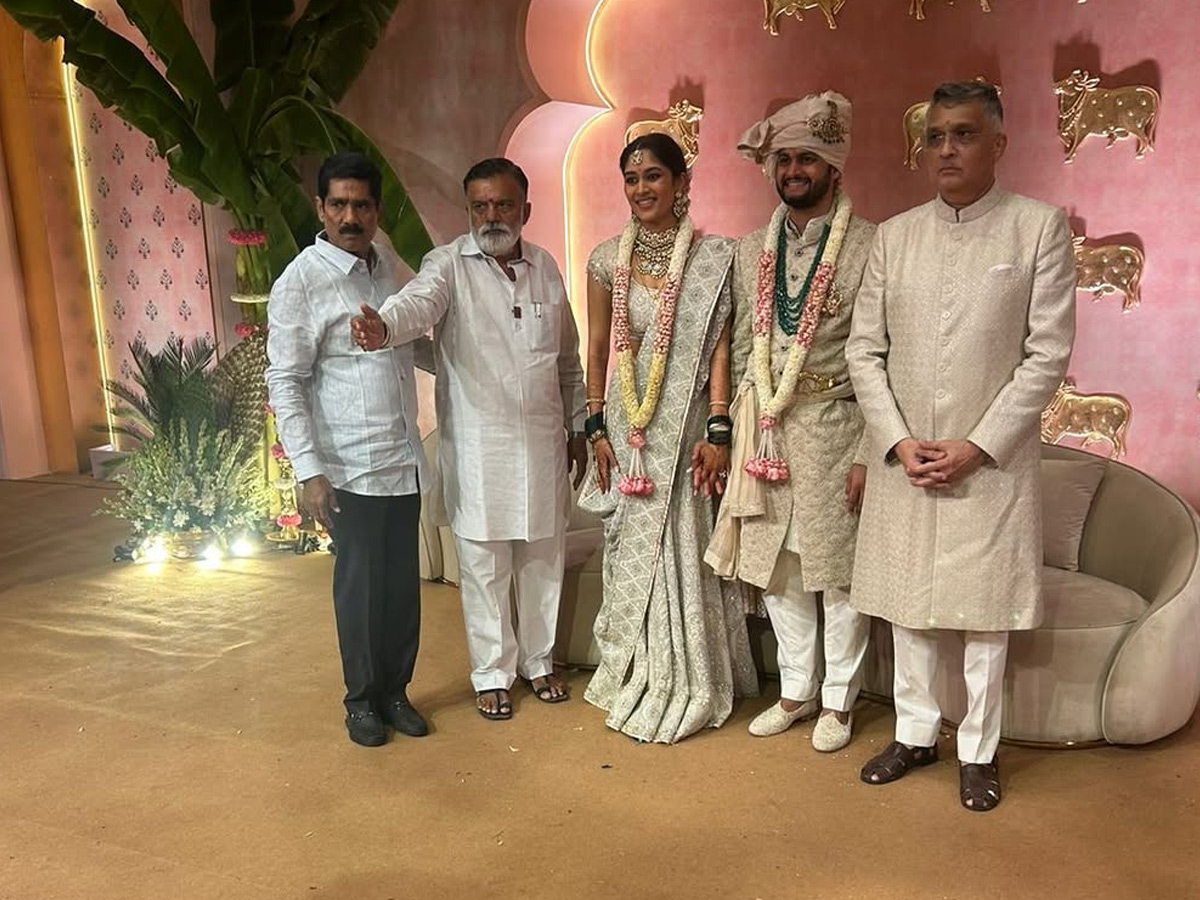 Political Leaders And officials Attend Supriya Sule Daughter Wedding in Mumbai Photos25