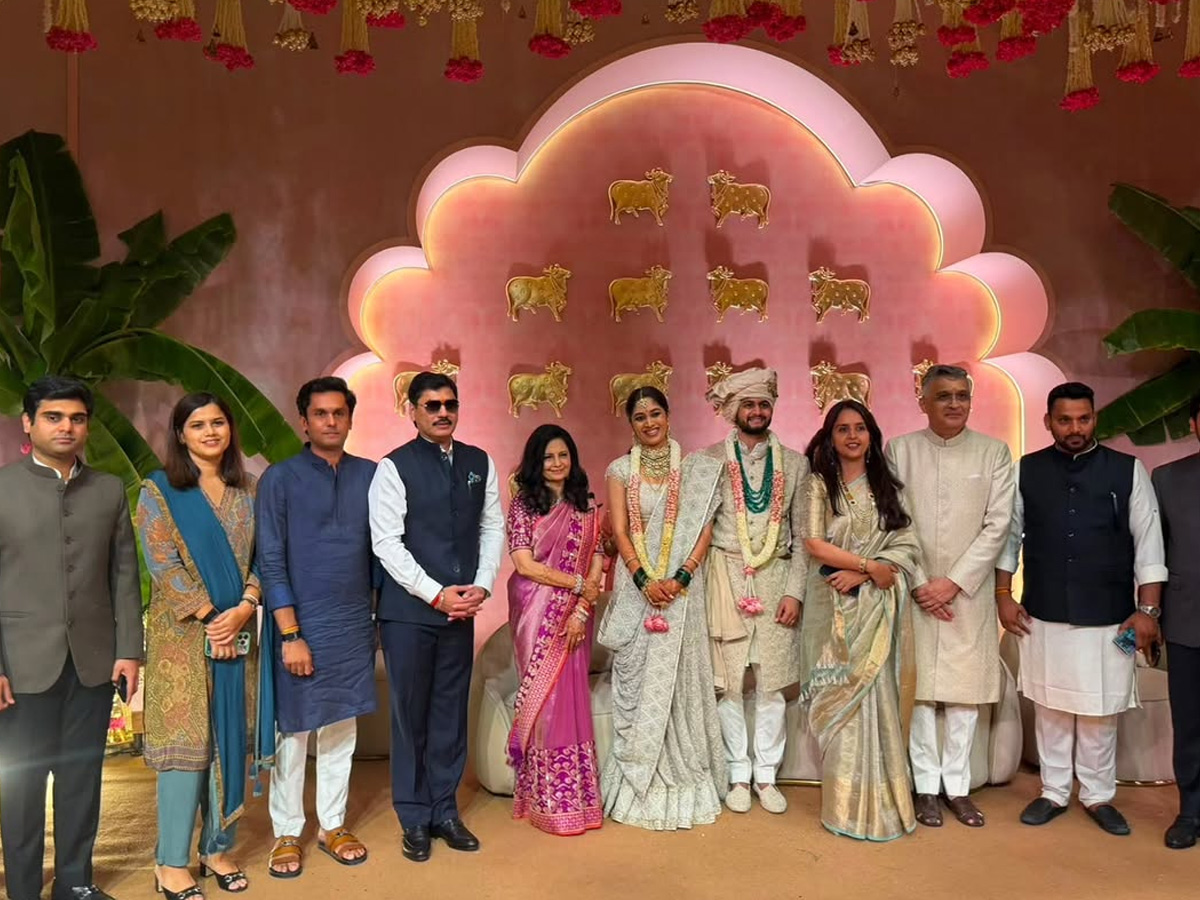 Political Leaders And officials Attend Supriya Sule Daughter Wedding in Mumbai Photos9